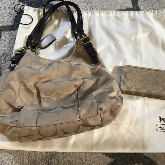 Coach Handbag - Picture 2 of 6